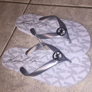 Michael Kors Beautiful Sandals!! Size 10